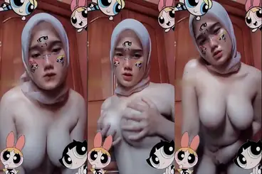 Bokep Indo ABG Hijab Remas Susunya Sambil Desah poster