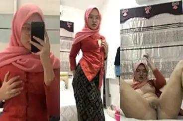 Bokep Indo ABG Jilbab Pink Colmek Muncrat WOT poster