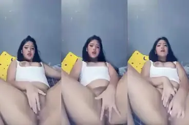 Bokep Indo Gadis Cantik Colmek Sendirian Di Rumah poster