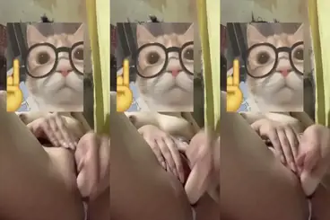 Dokumentasi Vavyvio Cantik Bersantai Di Kasur poster