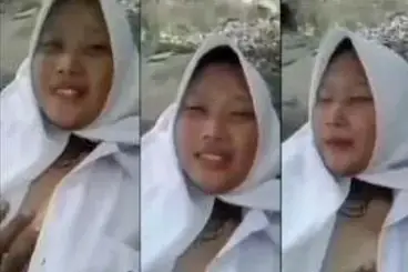 Ngewe Gadis SMA di Atas Batu Sungai Alam Liar poster