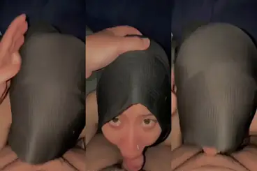 Ukhti Hijab Cantik Pasrah Goyang Kasur Crot poster