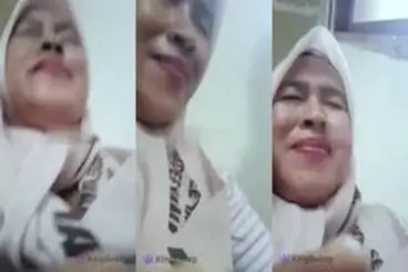 Ukhti Hijab Tante Cantik Pasrah Goyang Kasur poster