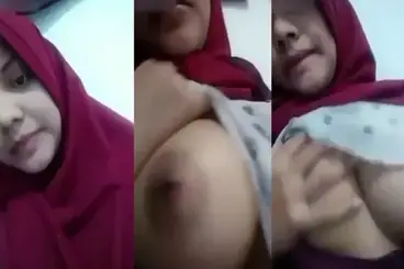 Ukhti Jilbab Merah Pamer Toket Gede Sampe Ngaceng Berat! poster